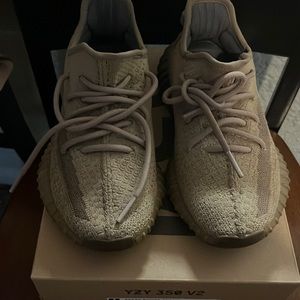 Yeezy size 5 tan preloved comes with box